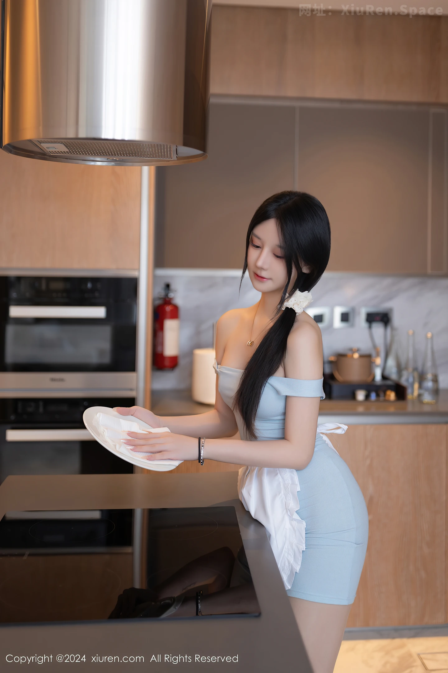 图片[2]-[XiuRen秀人网]VOL.8597 模特幼幼性感浅蓝色连衣短裙配超薄肉丝秀完美身材迷人诱惑写真80P-秀人网官方网站